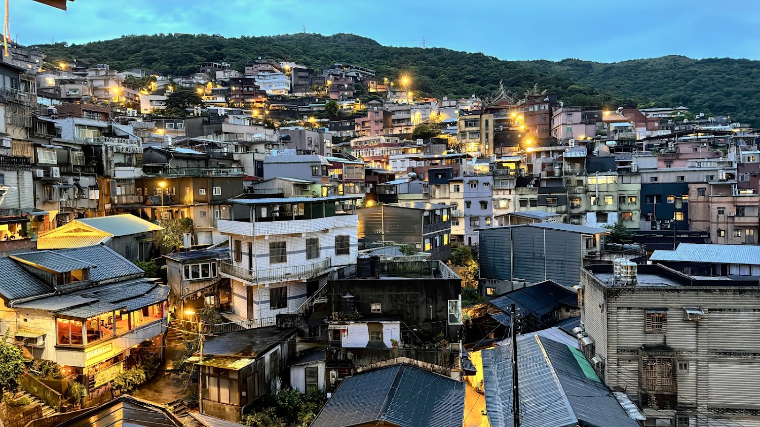 九份山坡住宅夜色
