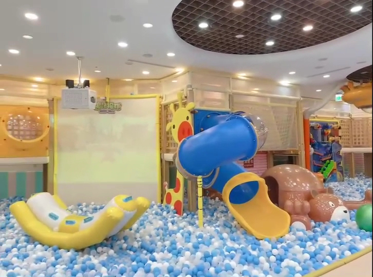 樂米樂園 樹林秀泰店球池與滑梯區