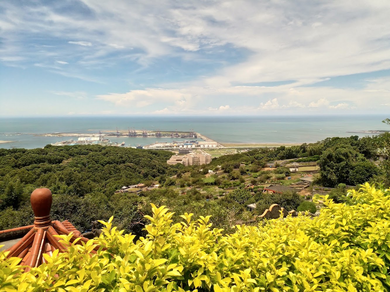 觀音山高點遠眺港口海岸與海洋