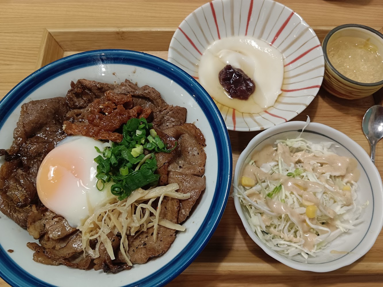 隱燃燒肉丼套餐