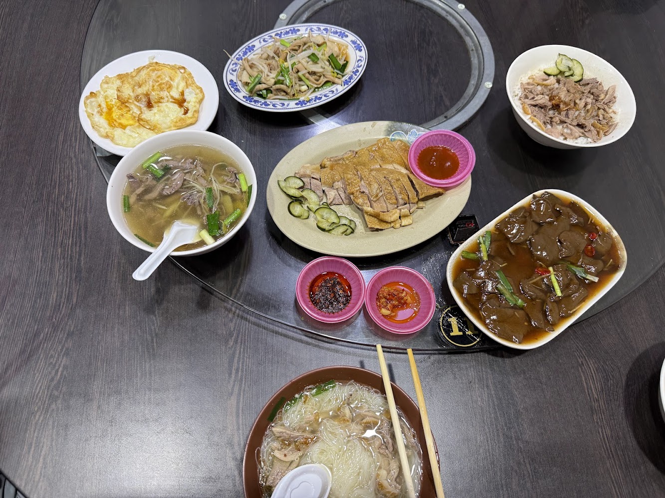廟口鴨香飯一桌台式料理