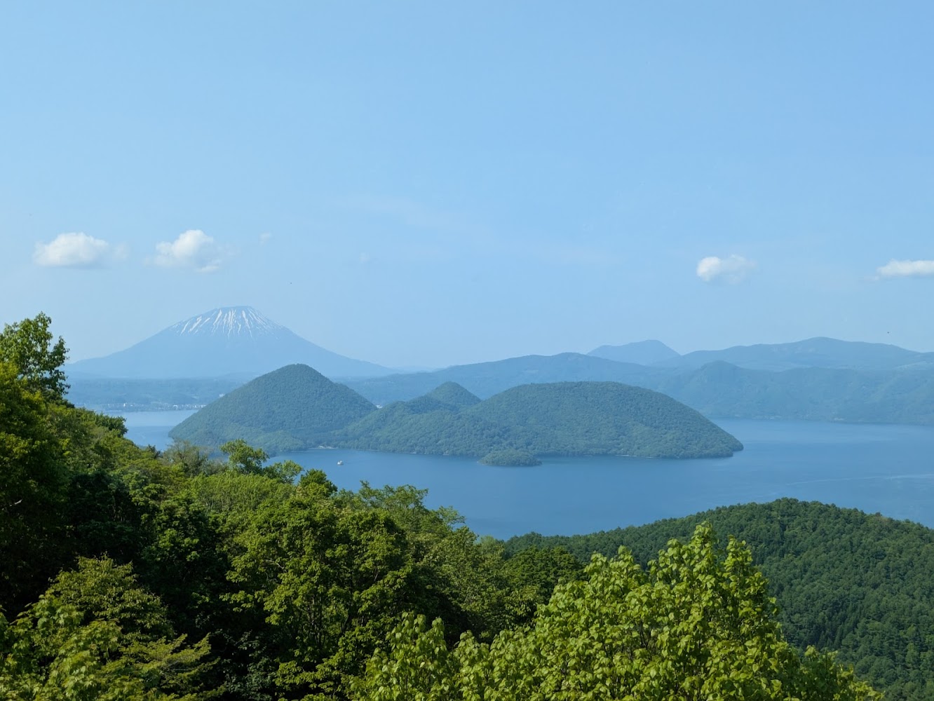 支笏洞爺國立公園湖泊與群山景觀