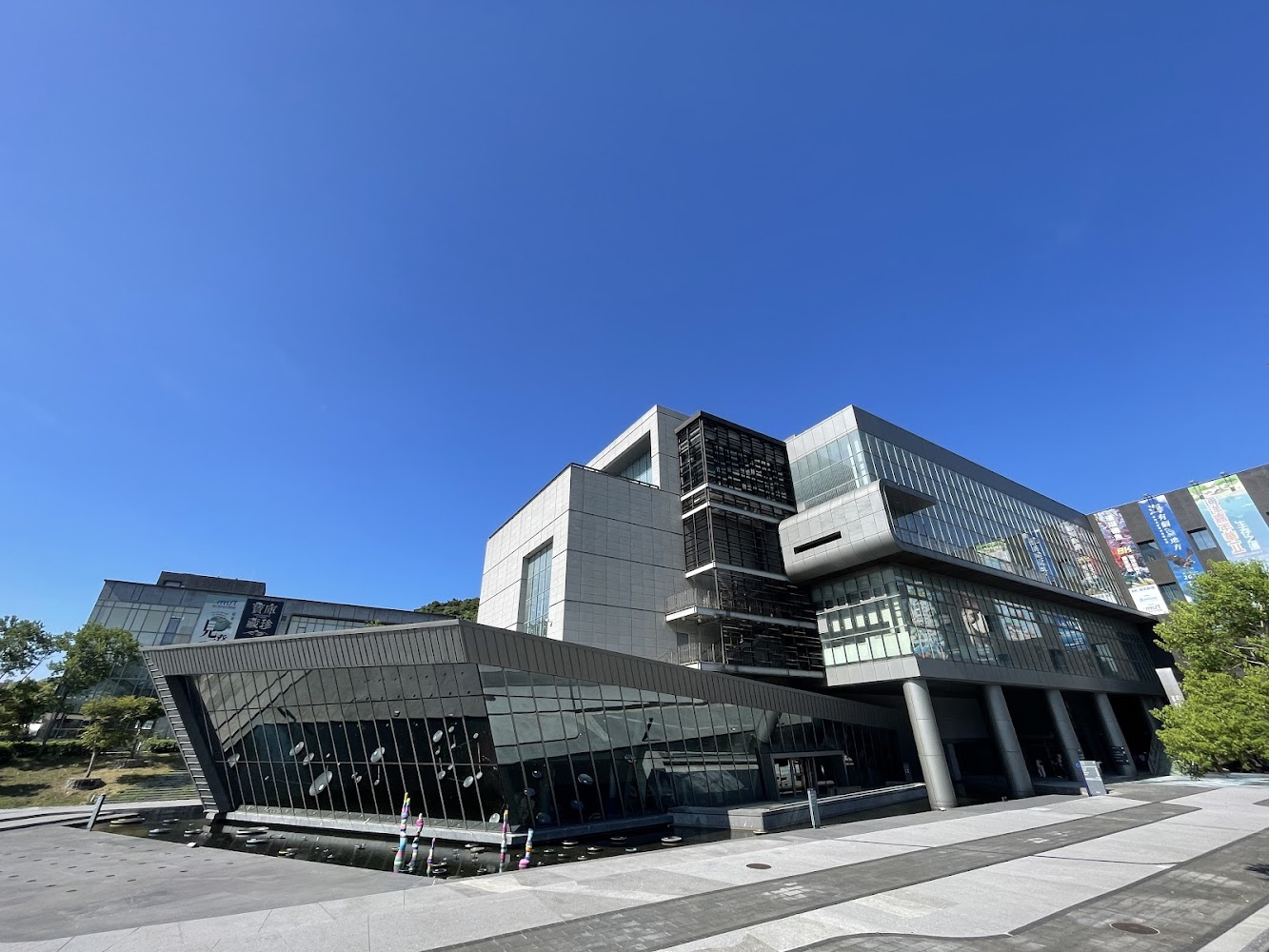 8K海洋劇場現代建築外觀與廣場