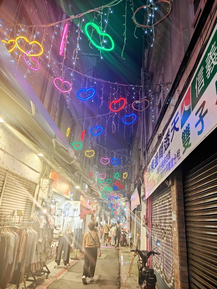 安平街段心形燈飾夜景