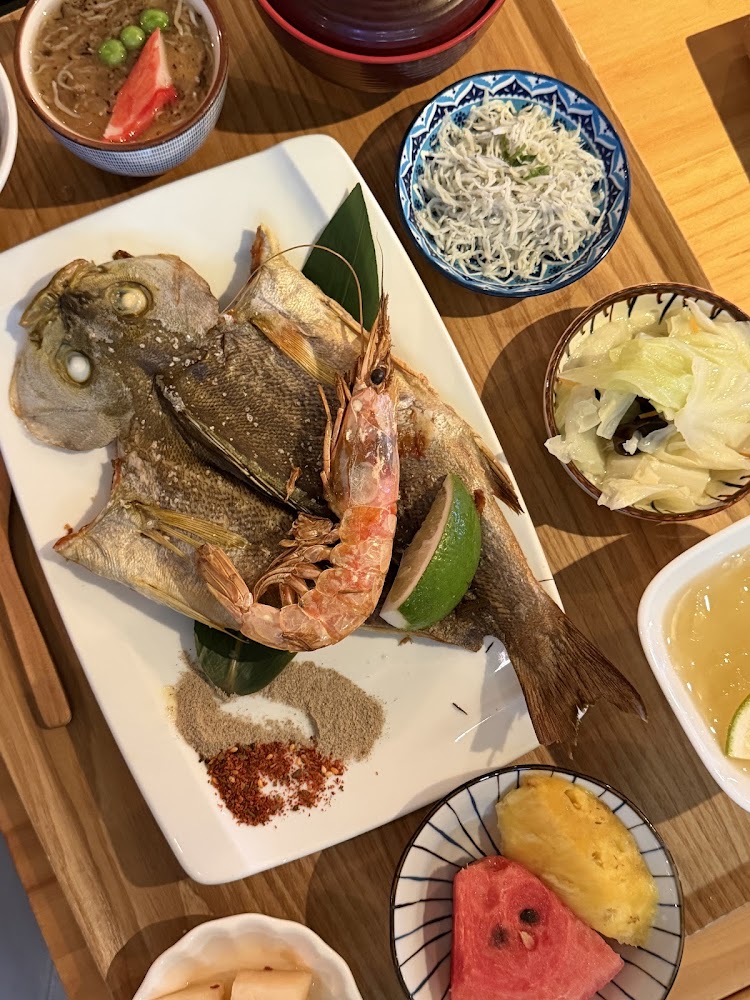 伍參港烤魚烤蝦定食