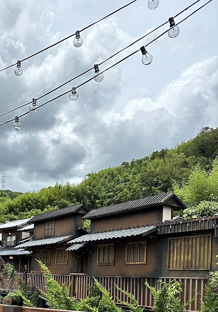 莫內秘密花園停車場周邊日式木造建築