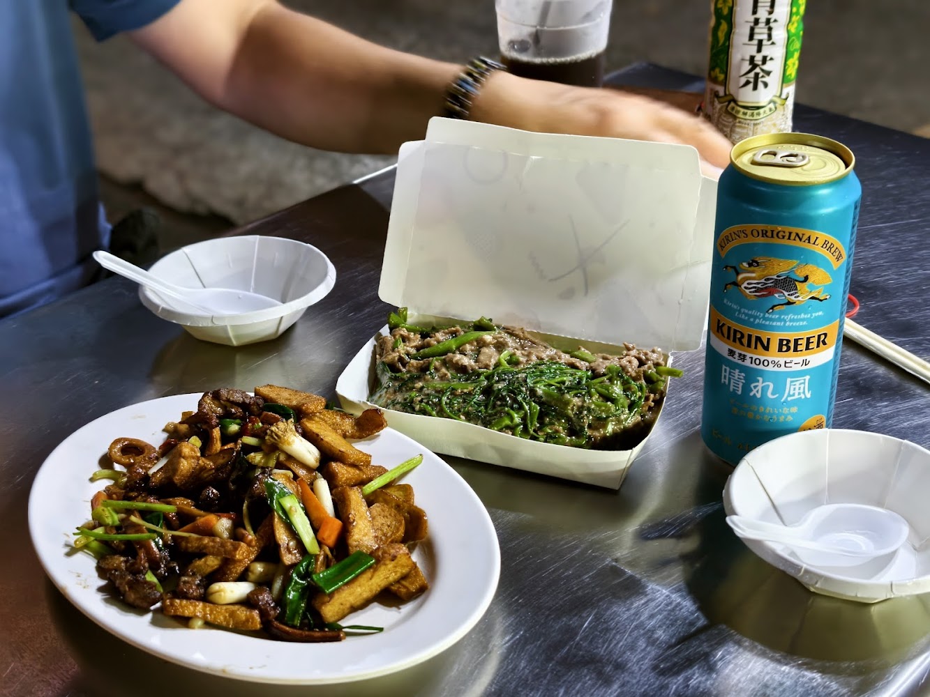 深夜流氓熱炒桌菜與飲品