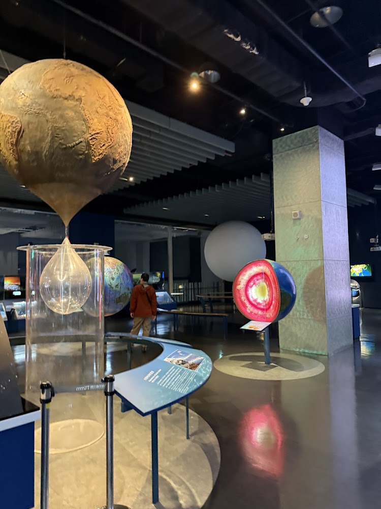 海洋科學廳內部地球模型展示