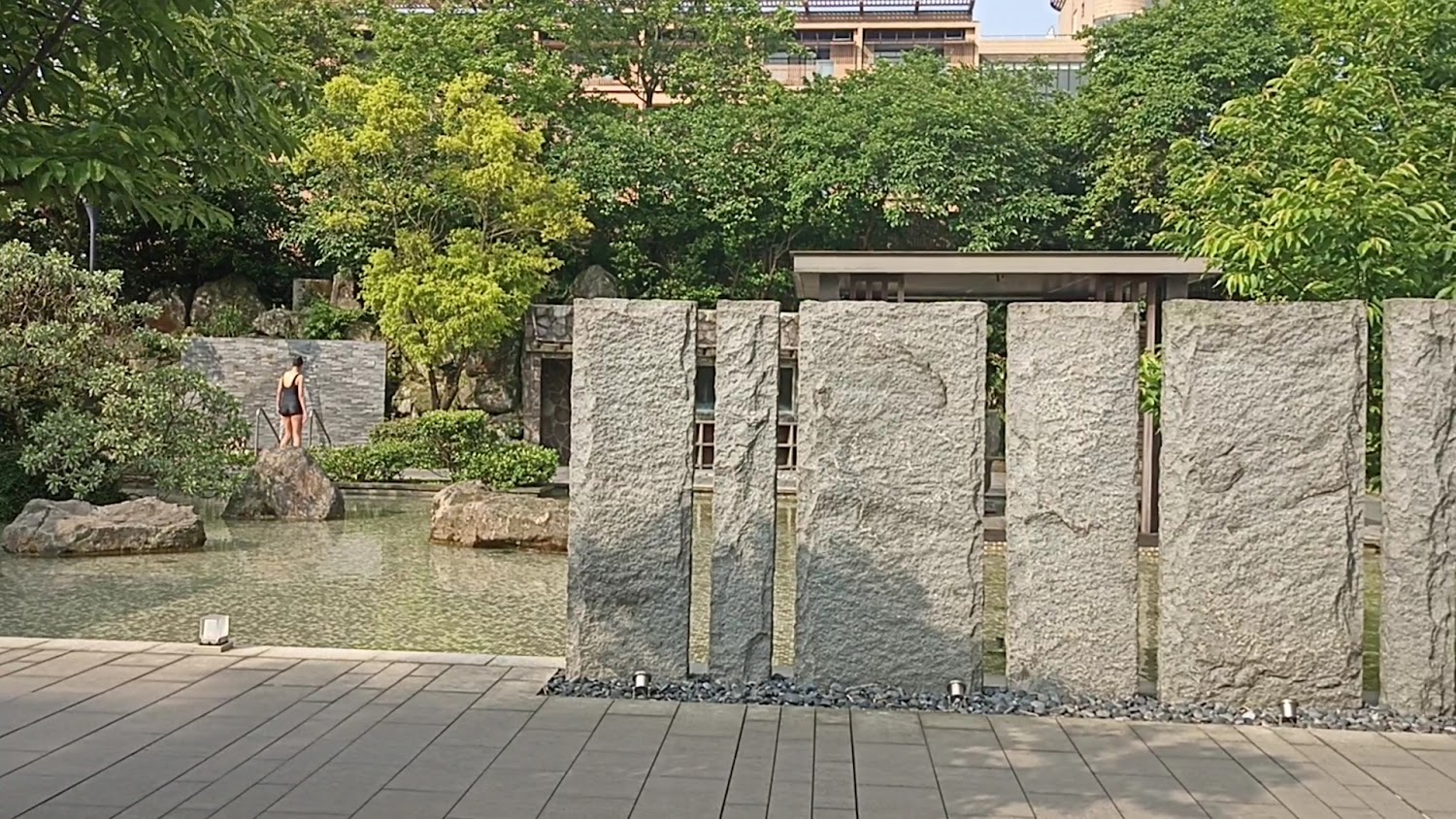 日式庭園與水池景觀