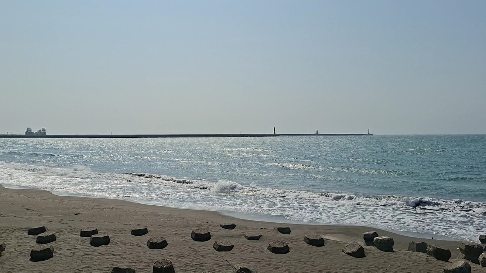 永新漁港沙灘海岸線全景,台灣海峽礦砂沙灘