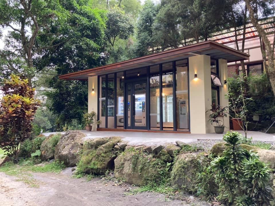 關子嶺一家園農場露營區玻璃屋與自然景觀
