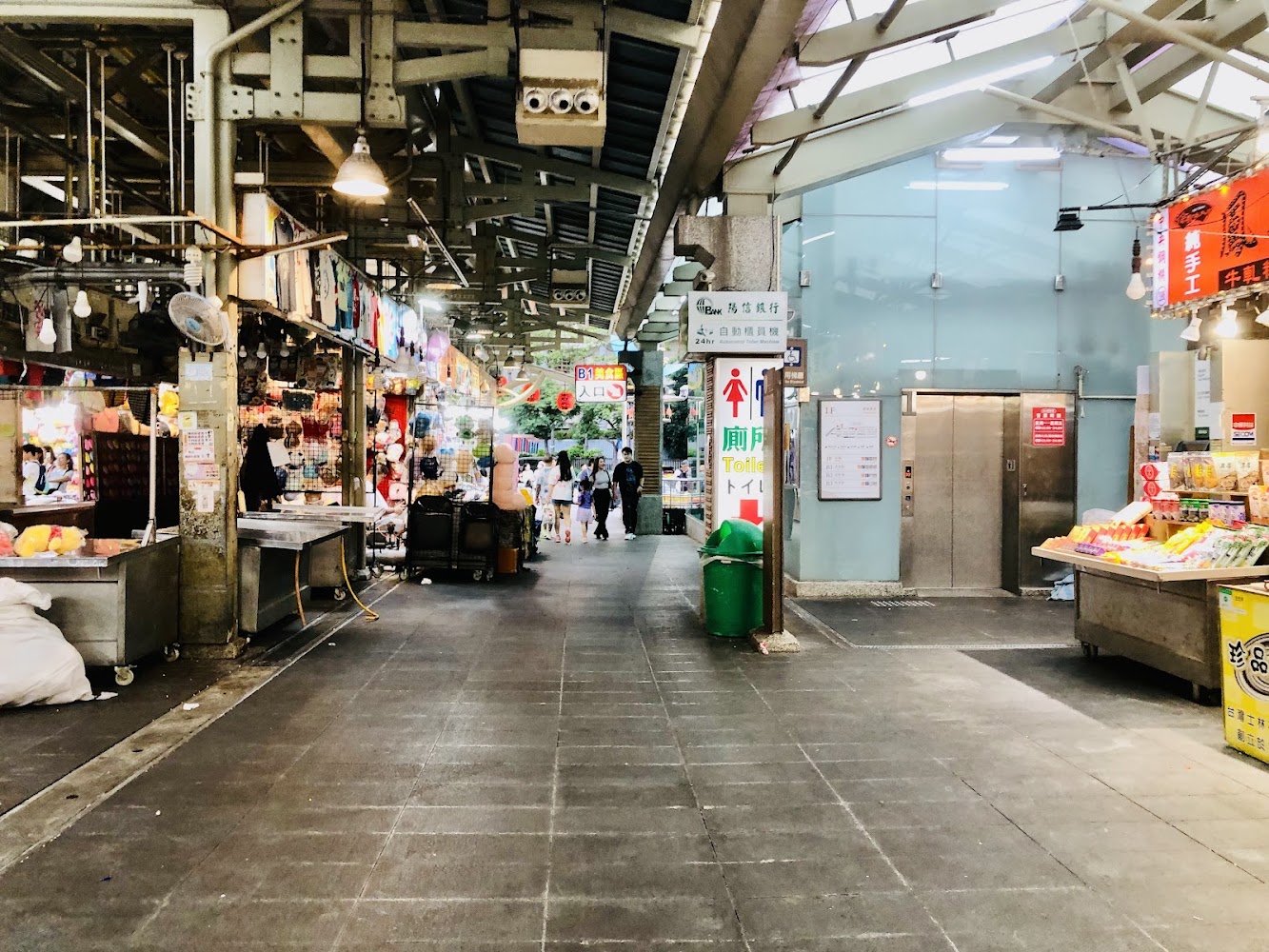 士林市場室內空間與攤位指標