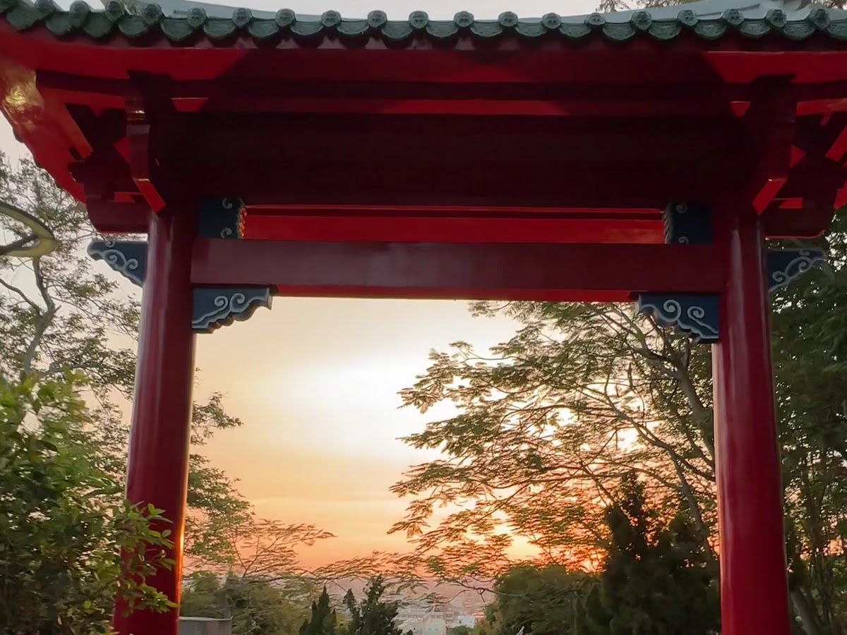 員林神社鳥居夕陽時分穿越鳥居遠眺