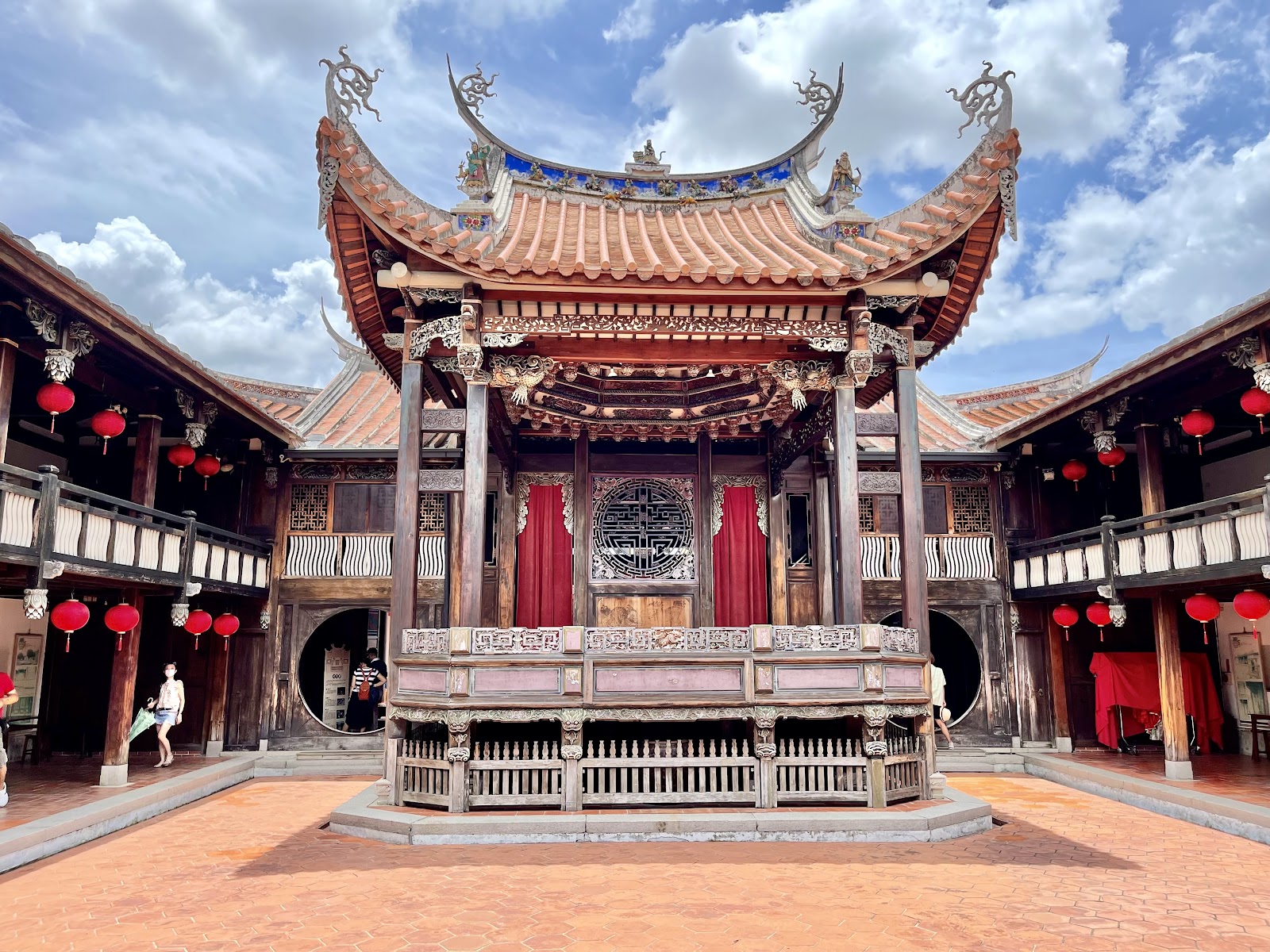 霧峰林家宮保第園區全景,多重院落連綿壯觀