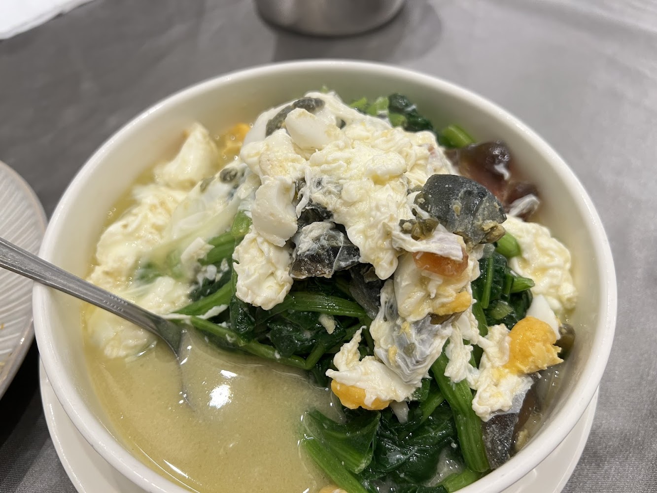 上湯菠菜皮蛋豆腐湯