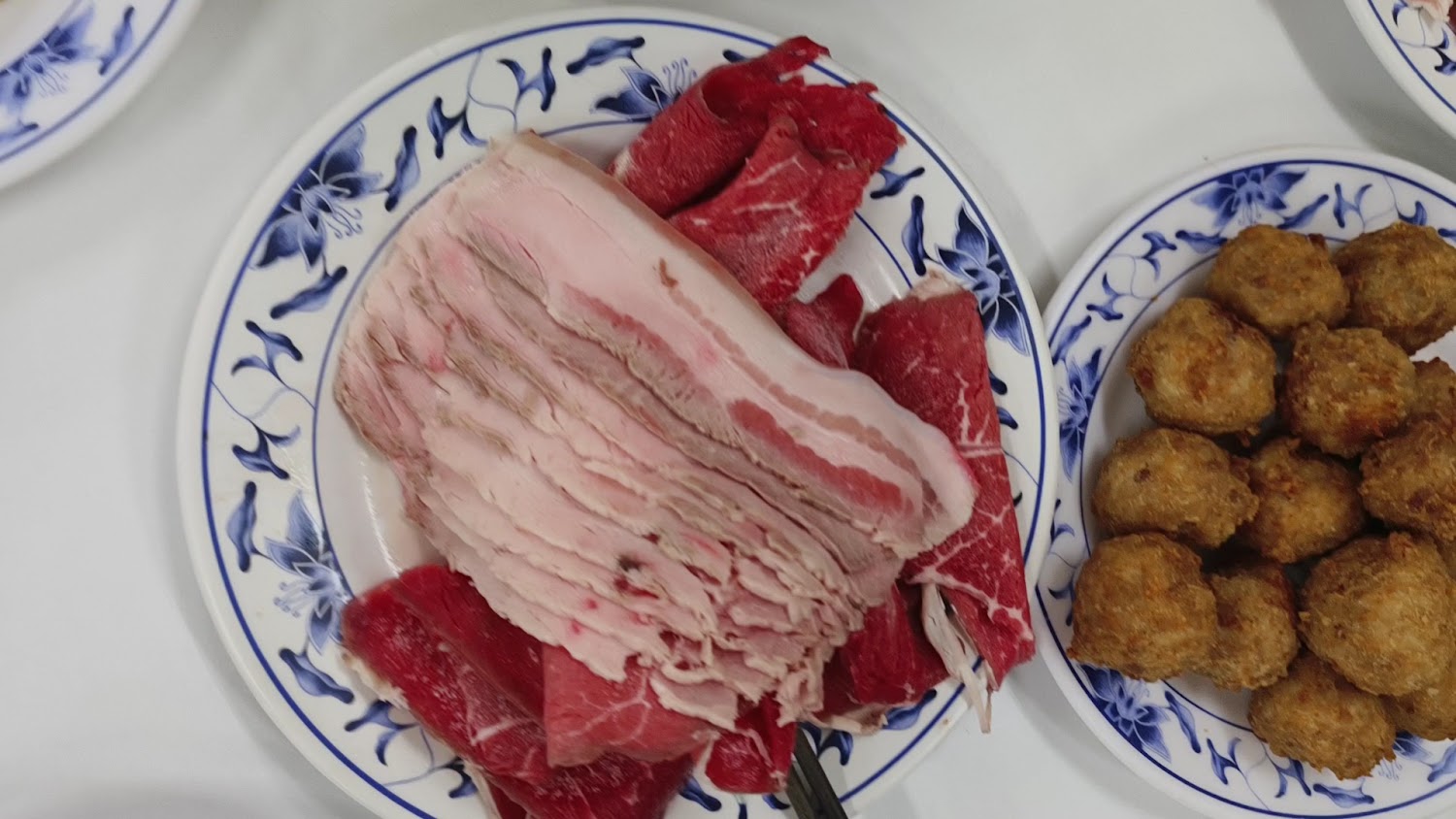台電勵進餐廳豬五花牛肉片與炸肉丸