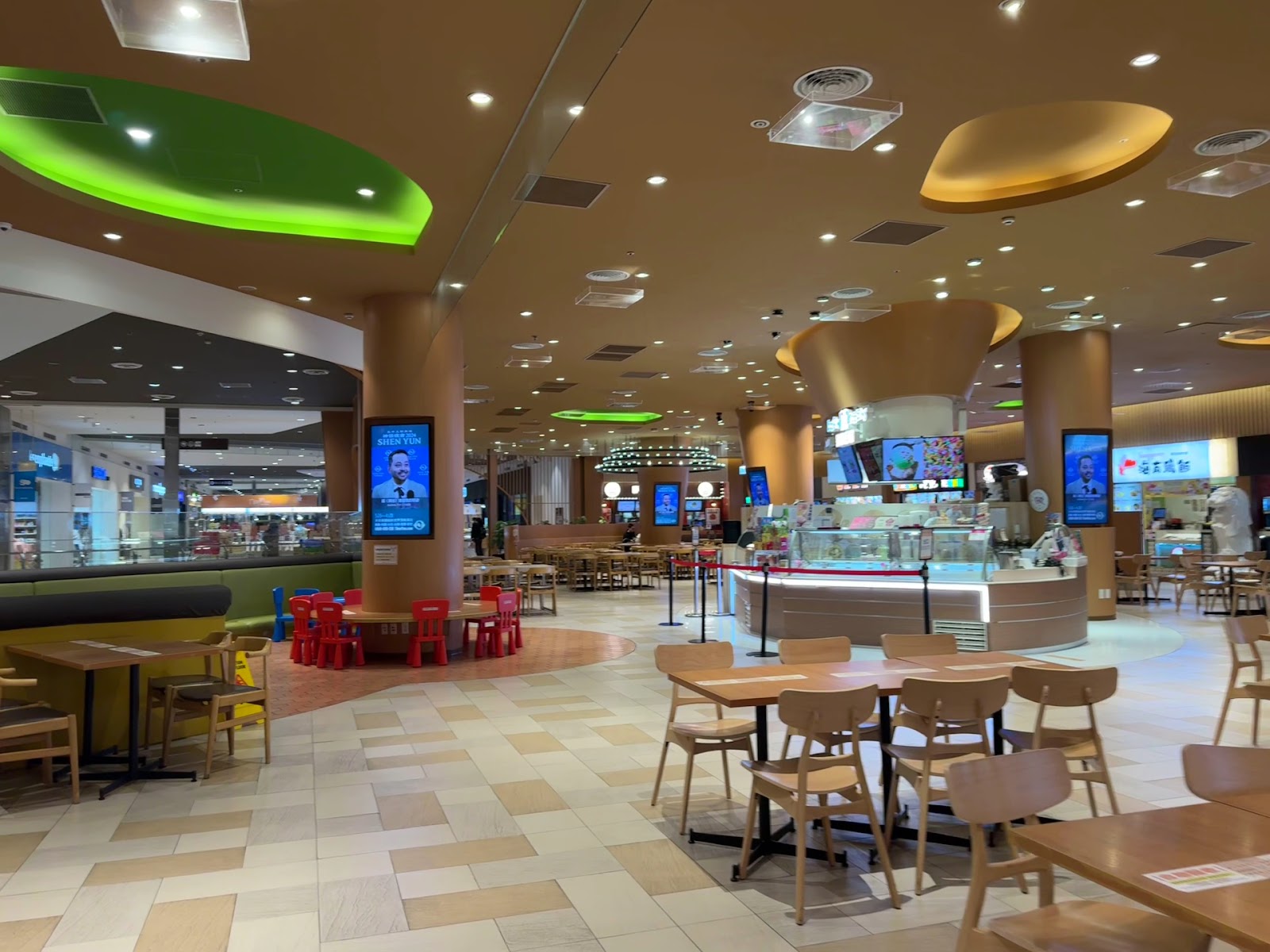 三井OUTLET PARK林口商場廣場