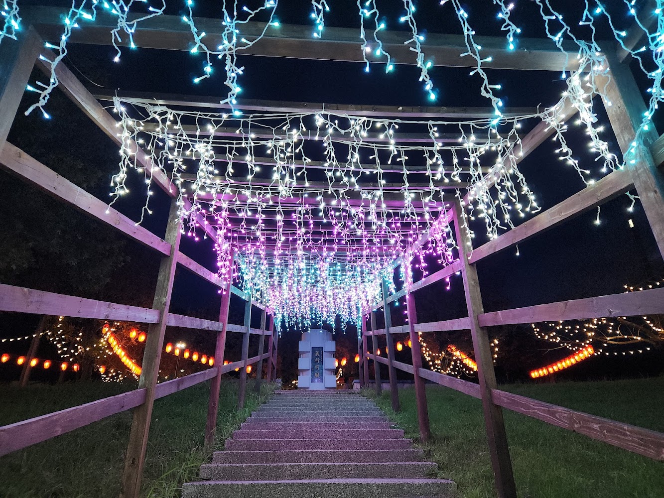知本夜間步道樓梯彩燈