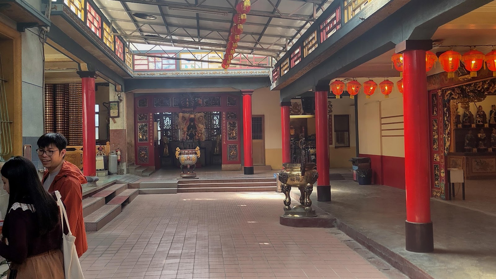 麻豆代天府廟前廣場神龍雕塑，台南景點必去