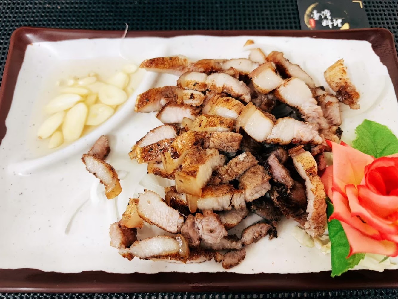 貨櫃屋台灣料理烤豬五花