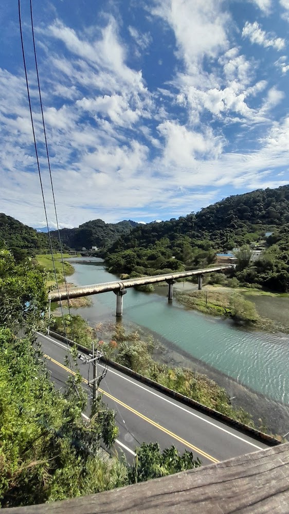 周邊山林與河谷景觀