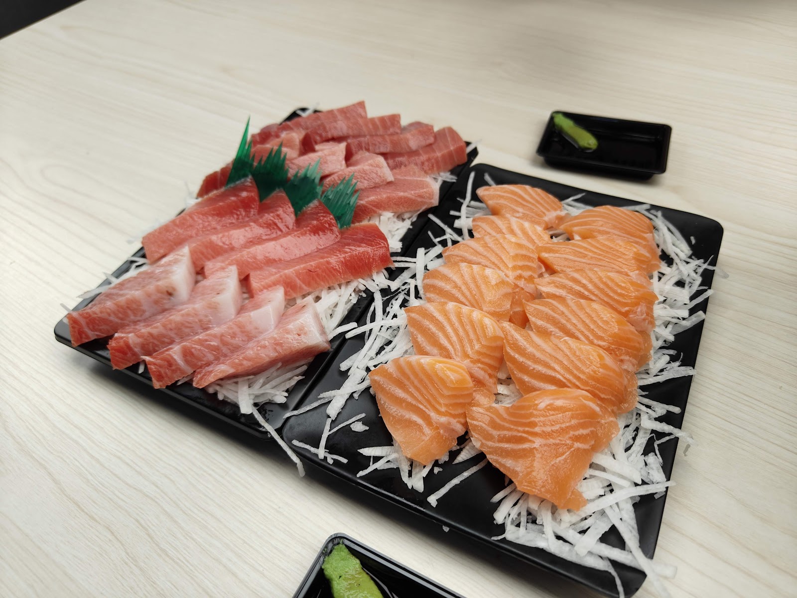 東港特產烏魚子與各式漁產品，是南台灣著名的海鮮集散地
