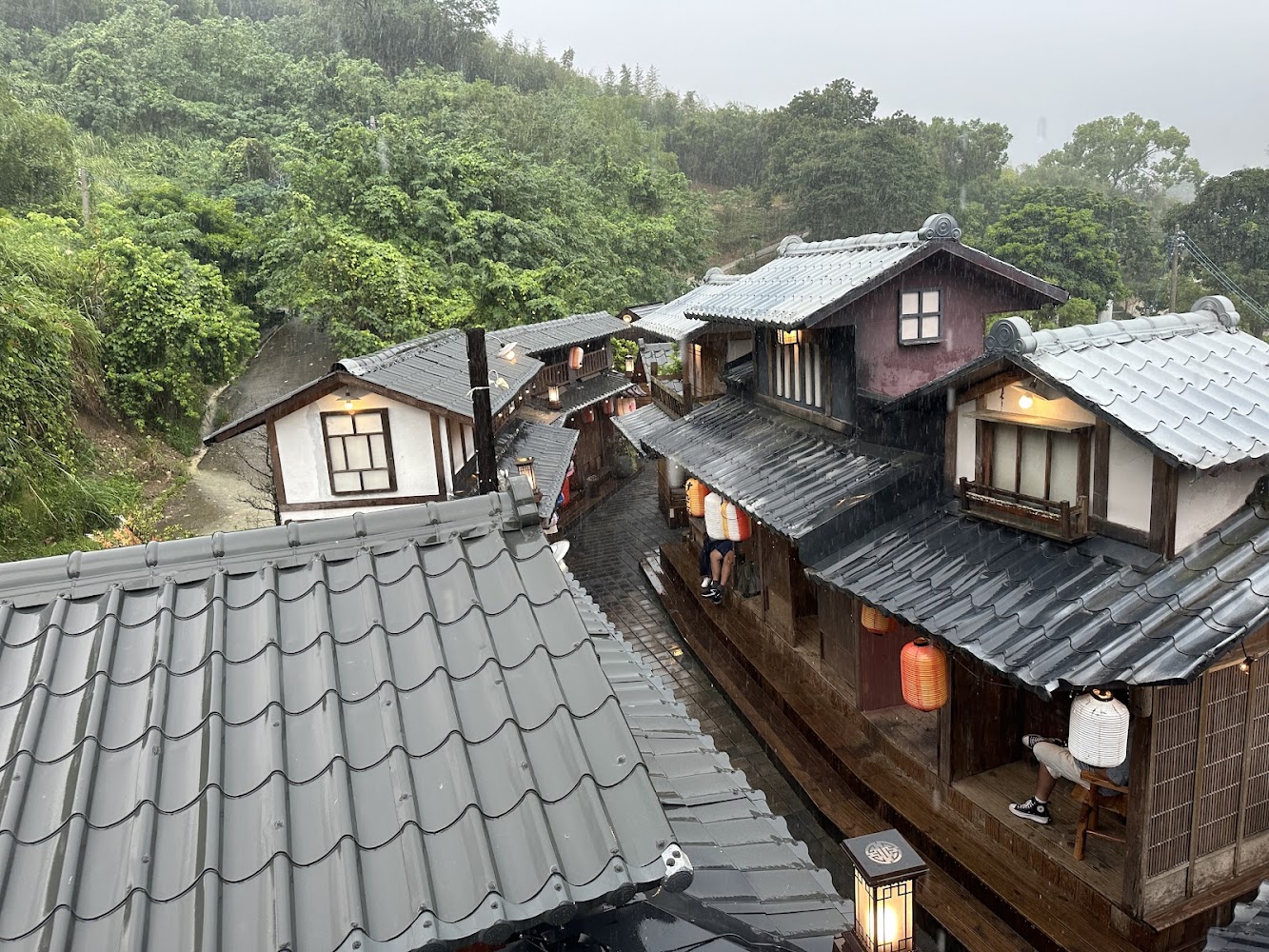 莫內秘密花園日式建築群與山景