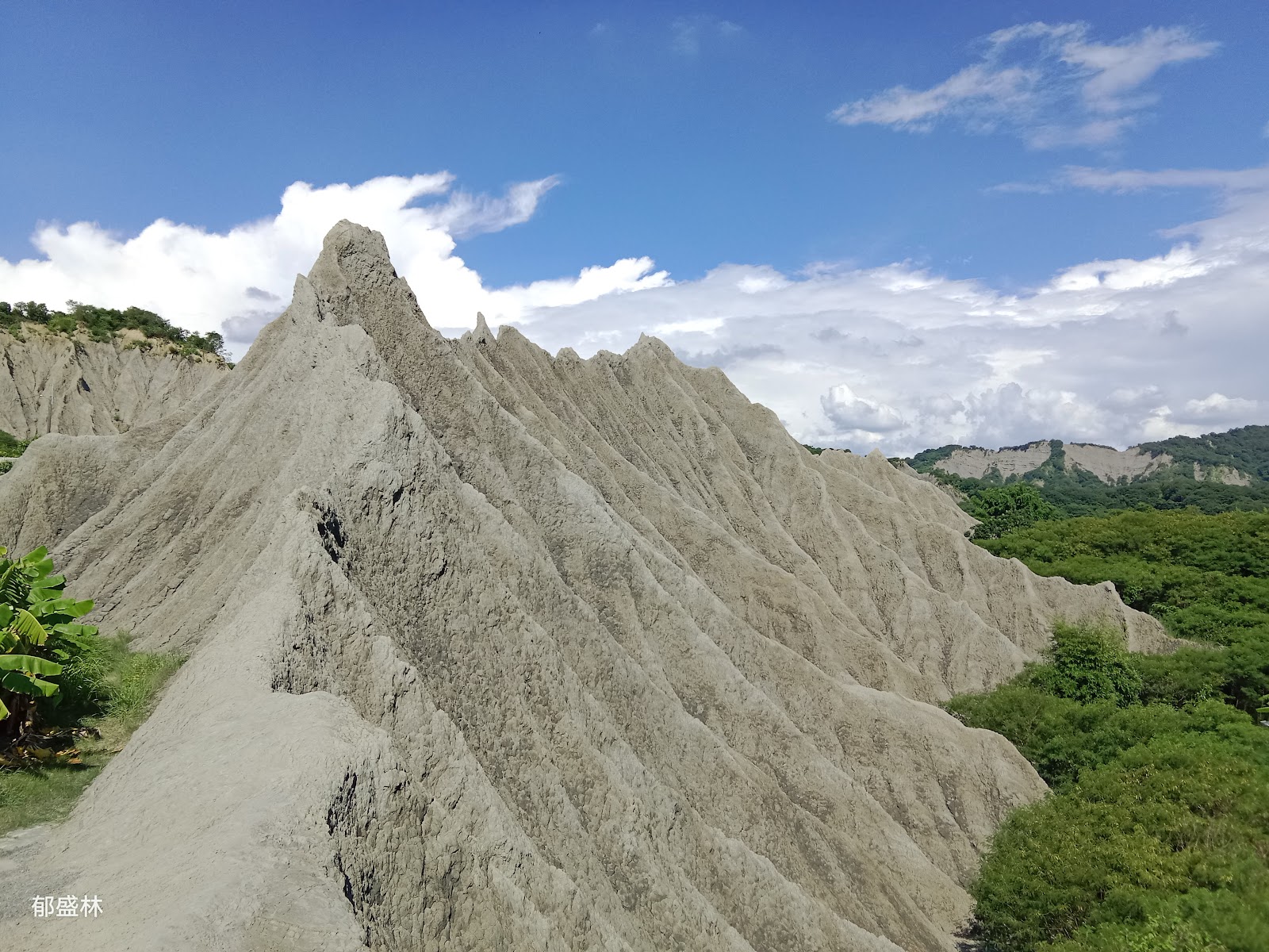 彩疊山泥岩惡地尖銳岩峰,台南大內地質奇景