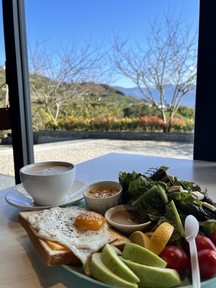 茶緣觀舍早餐與窗外山景