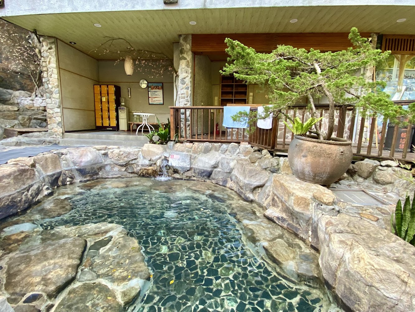 龍谷大飯店戶外溫泉池
