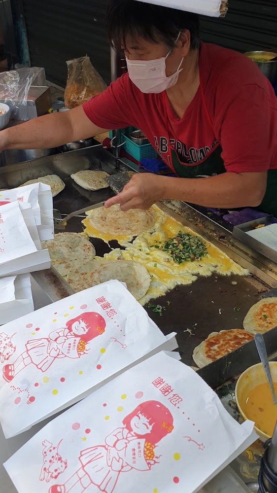 南機場無名蛋餅製作中畫面