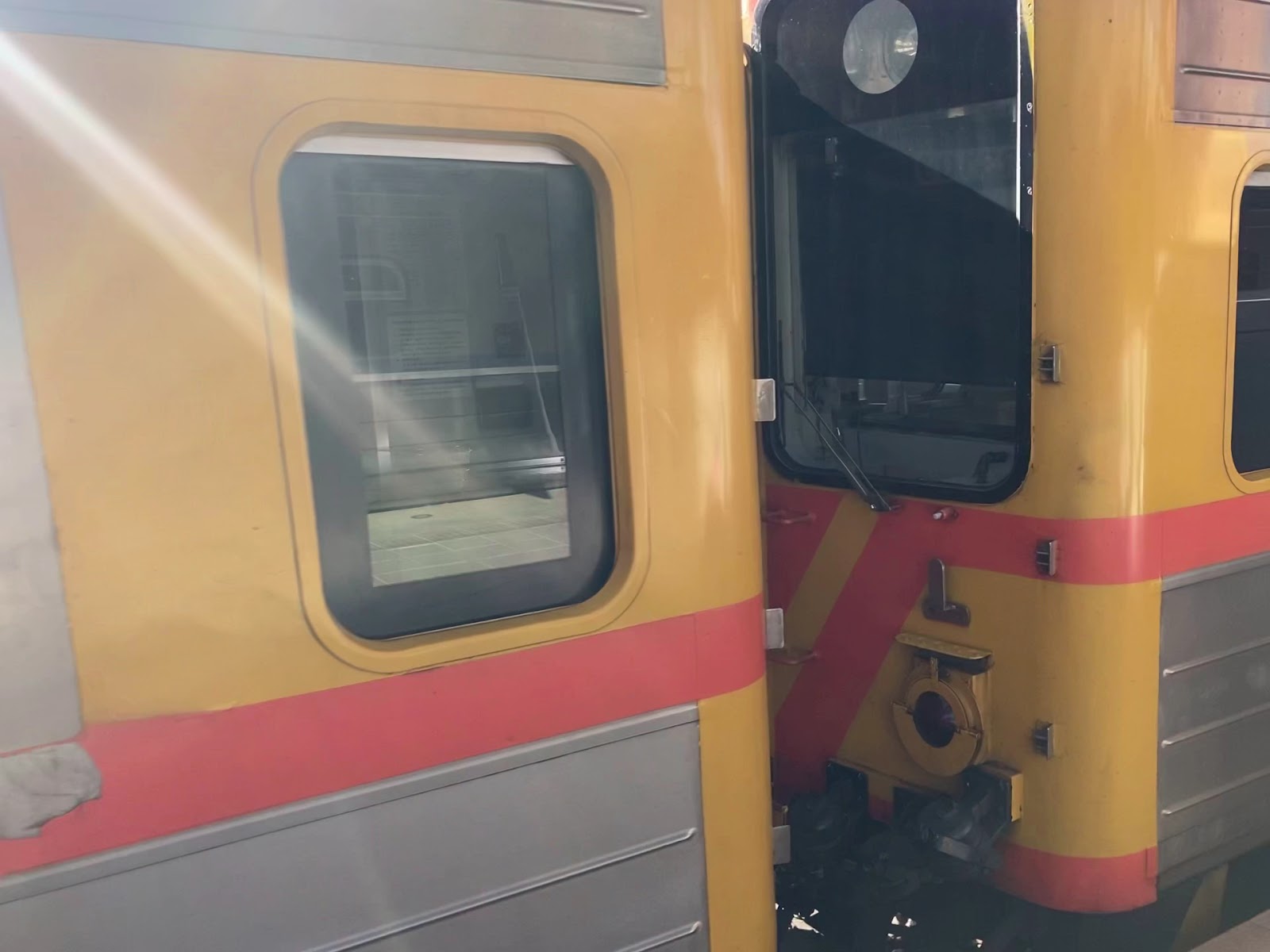 玉里火車站台鐵黃色列車，花蓮縱谷鐵路旅行