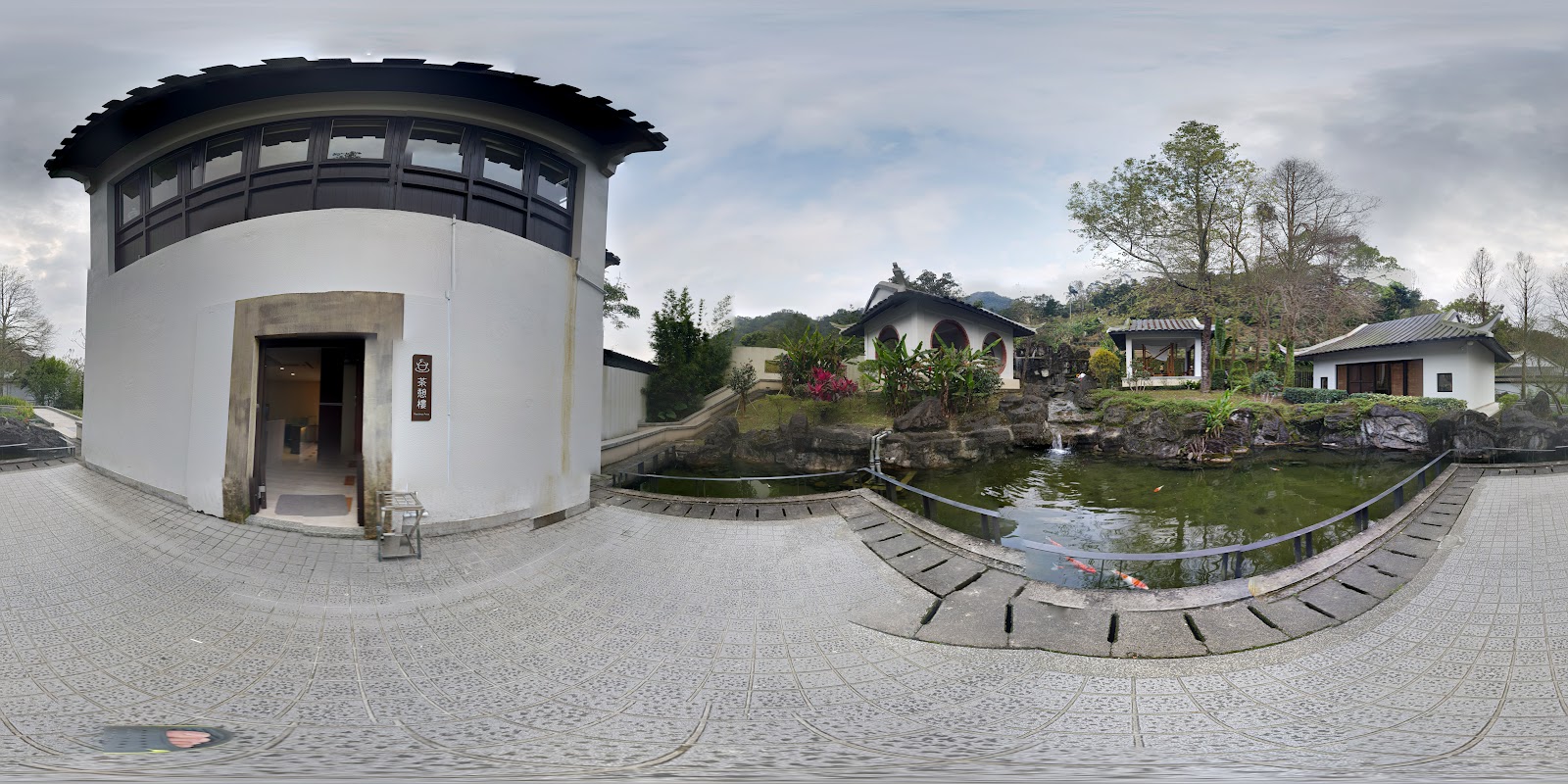 坪林茶業博物館庭院全景,圓弧形茶館廳建築,錦鯉池,江南庭園風格