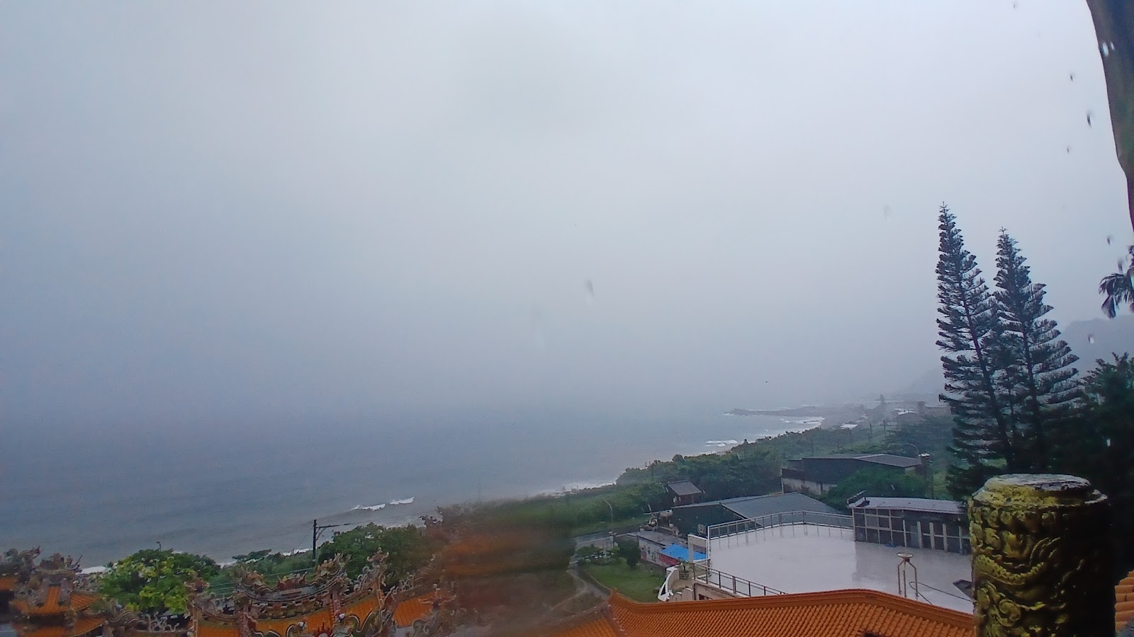 大里天公廟俯瞰太平洋海景，宜蘭草嶺慶雲宮