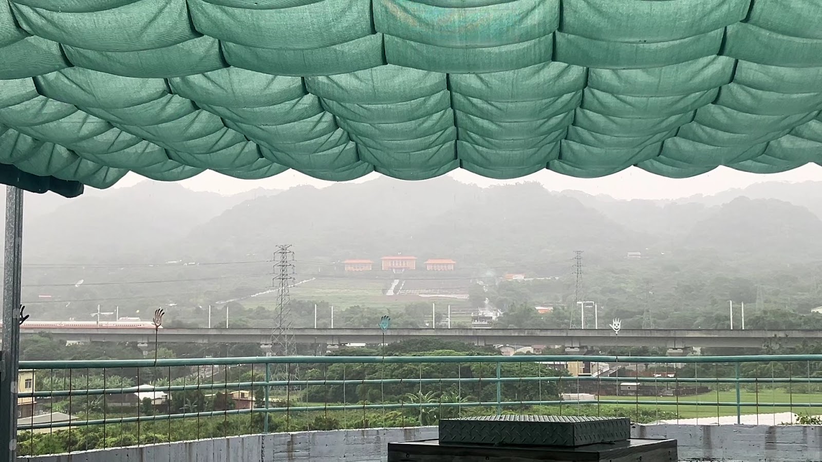 彰化社頭平原高鐵路線眺望遠山