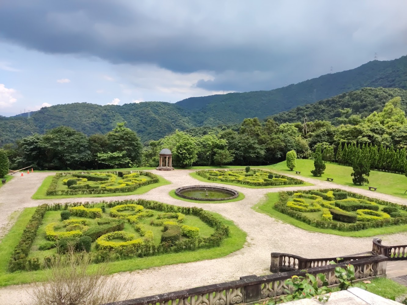 仁山植物園法式庭園與水池