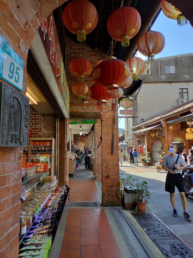 深坑老街拱門建築與燈籠街景