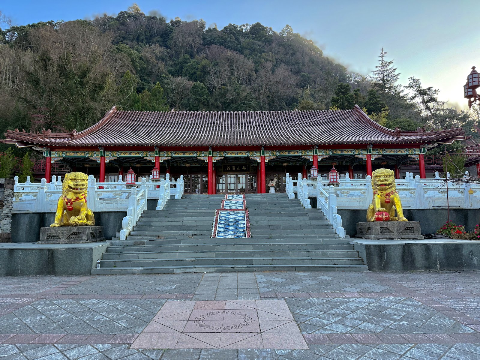 梨山賓館正殿雙金獅石階入口