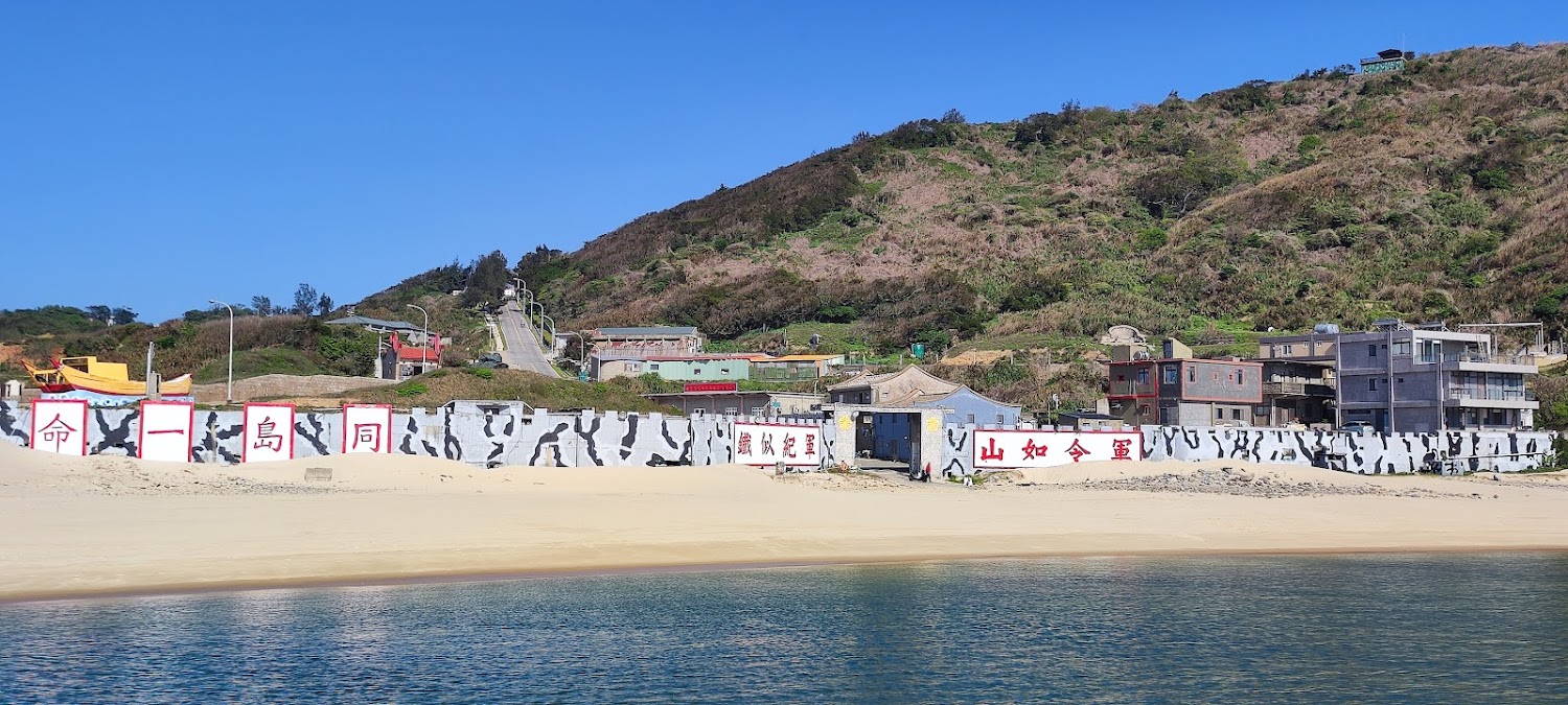 海邊村落與沙灘景觀