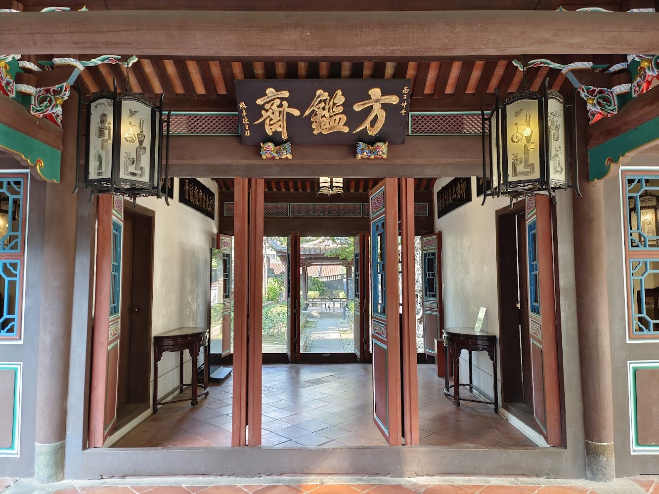 方鑑齋入口與中式燈籠