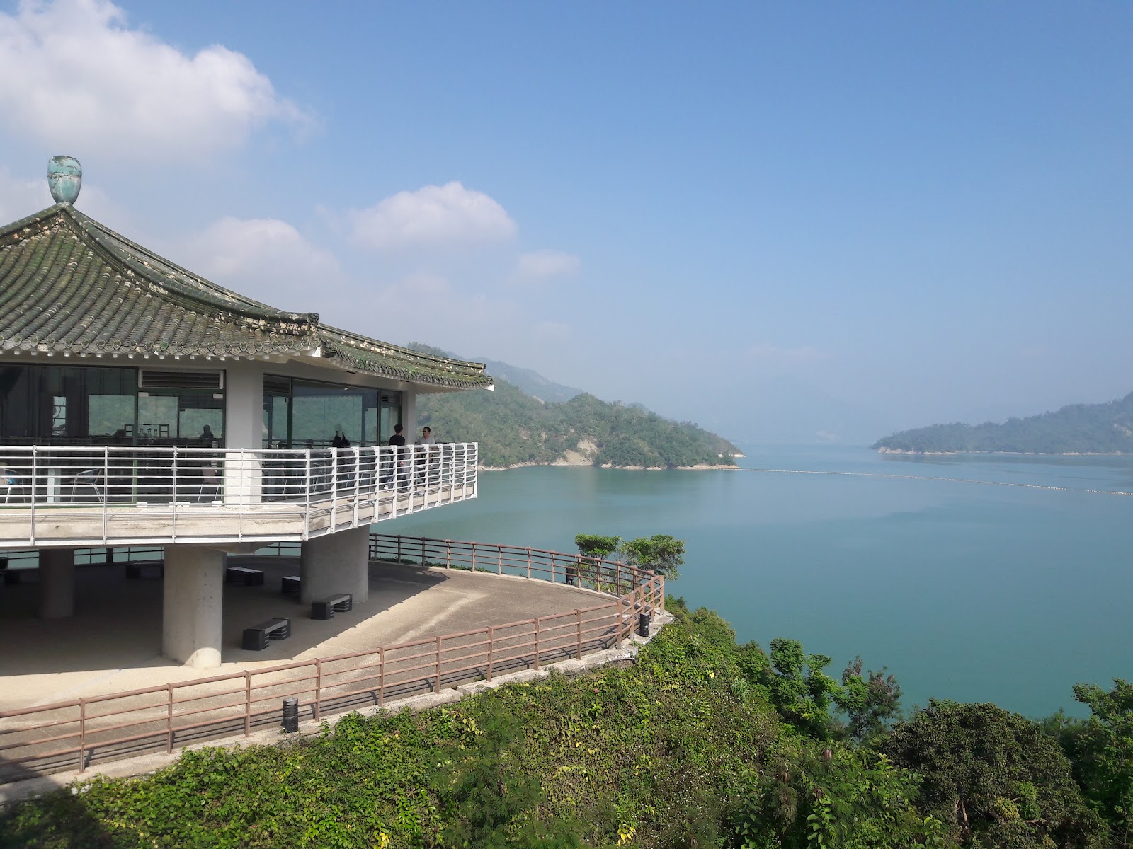 曾文水庫觀景臺中式飛簷建築,俯瞰翠綠水庫全景,嘉義大埔一日遊必訪