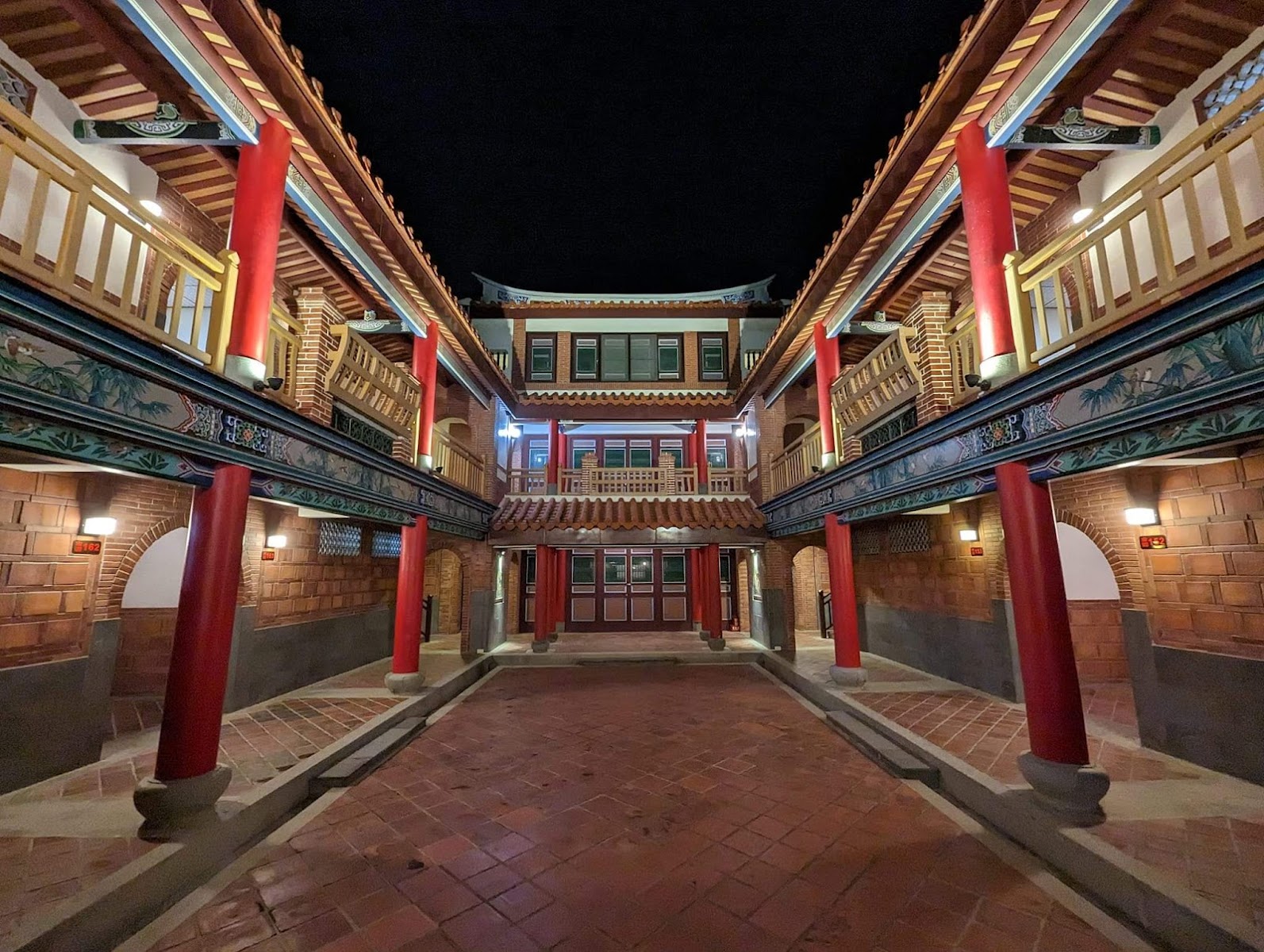 南鯤鯓代天府廊院夜景燈光