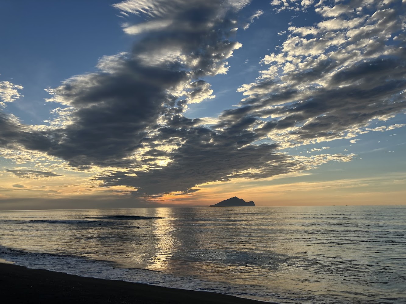 龜山島日出海灘晨曦與龜山島