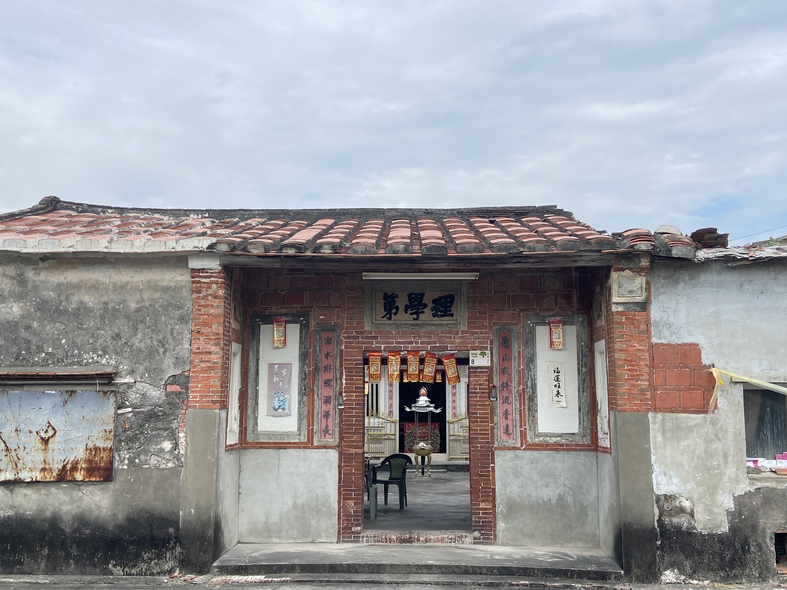 理學第豫章堂正面入口，傳統磚造客家建築，屏東佳冬