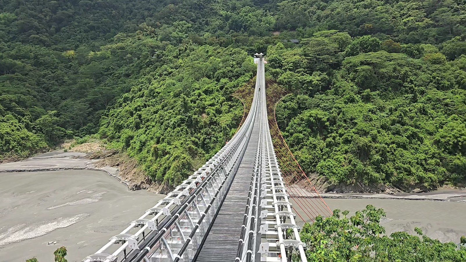 山川琉璃吊橋俯瞰隘寮溪 橙紅色纜繩 屏東三地門