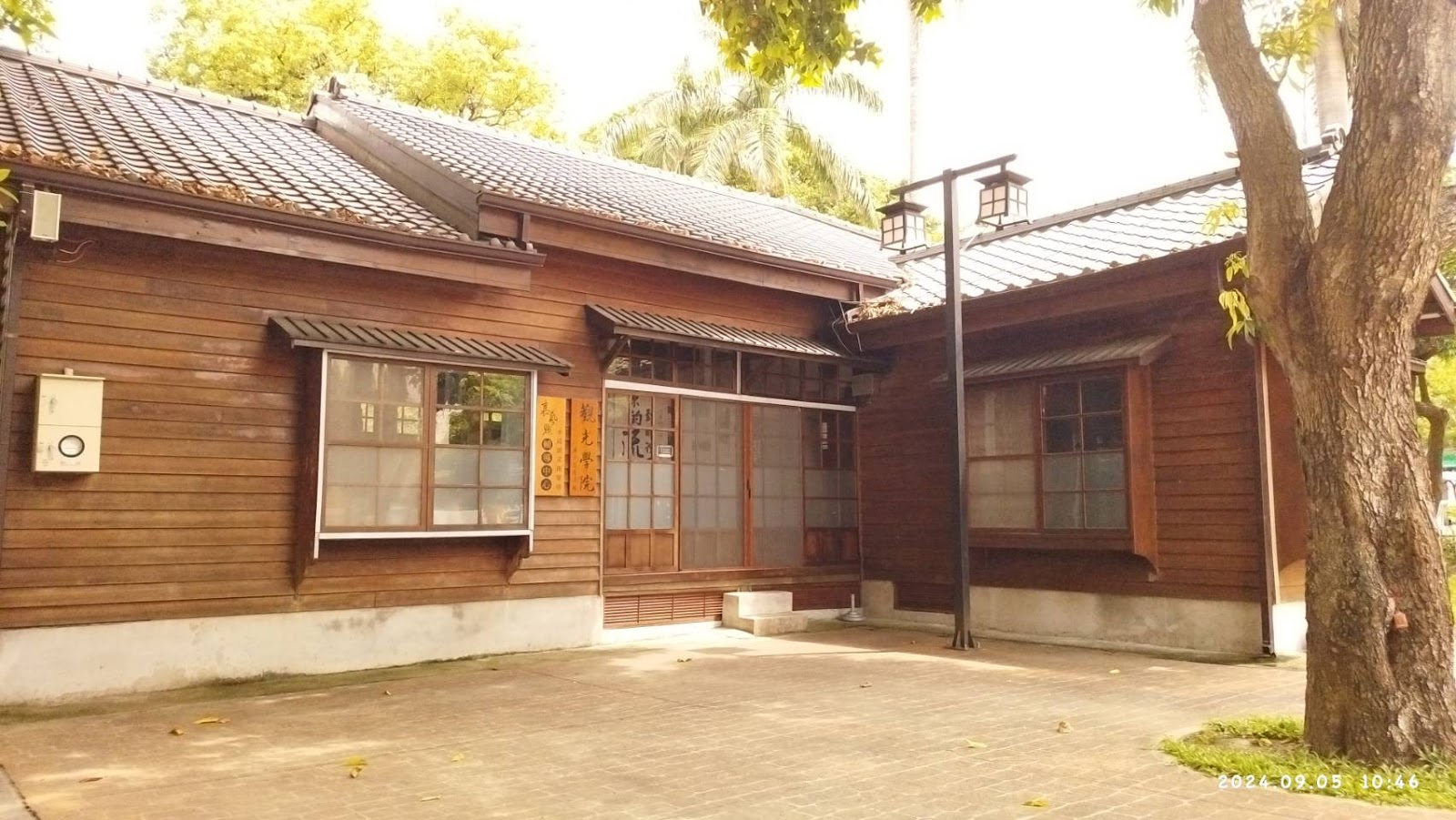 嘉藝點水道頭文創聚落日式木造建築正面,木作細節古樸典雅
