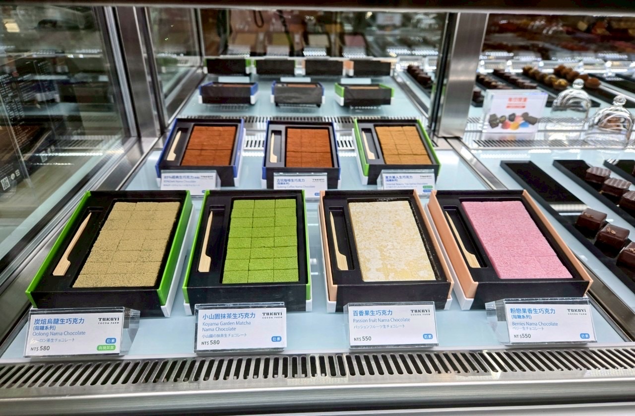 土庫驛可可莊園冷藏櫃中的多口味生巧克力