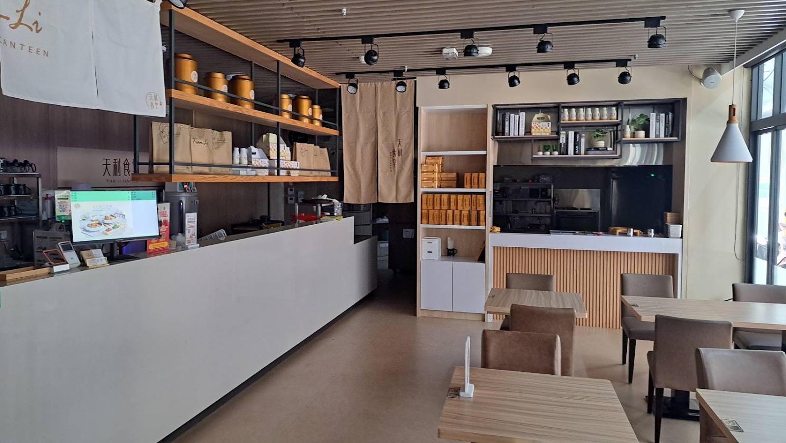 天利食堂台中大里店現代簡約內部