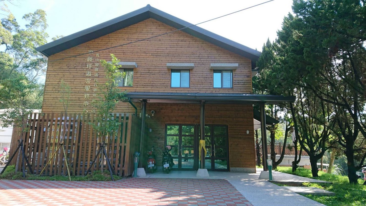 舊山線鐵道自行車龍騰站服務中心建築外觀