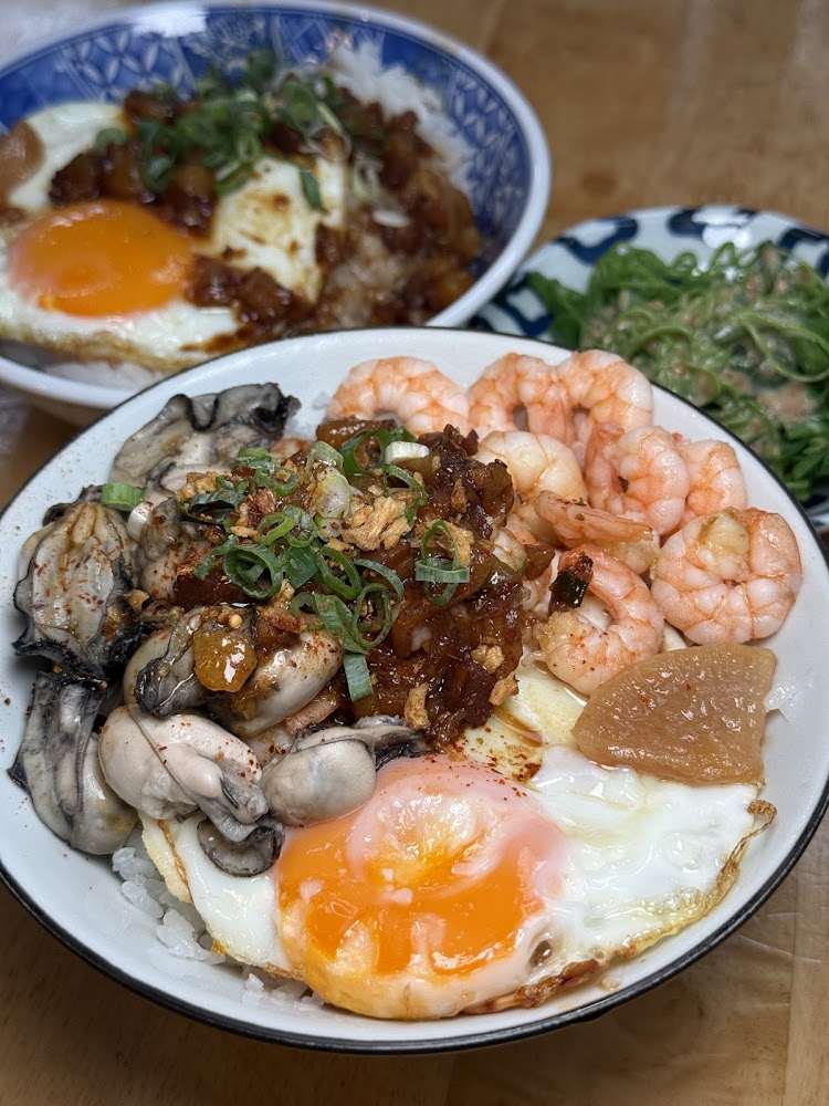 吳姳麵館海鮮蓋飯